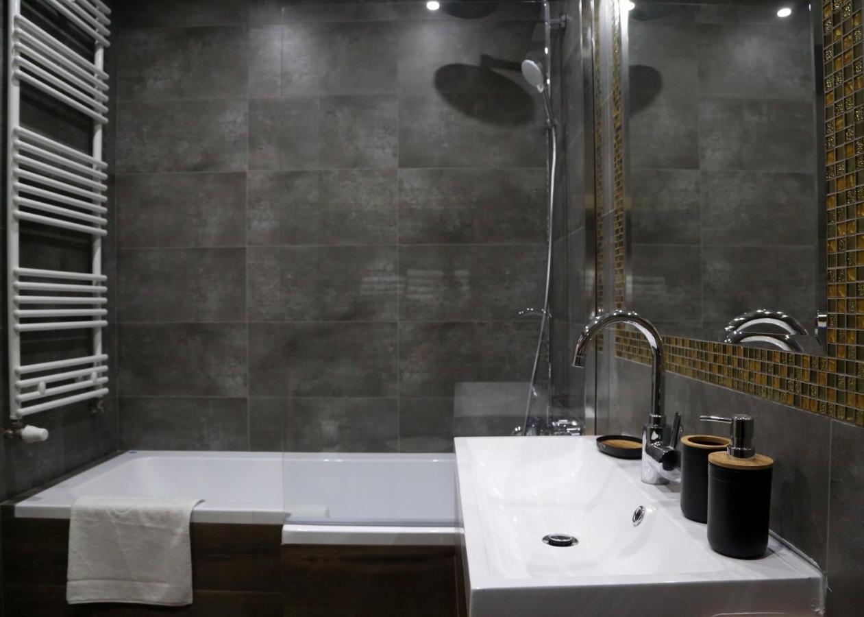 Lifestyle Apartments -Zielony Uniejow "Prywatne Kapiele Termalne" Kültér fotó